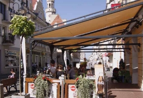 Vienpusė prie sienos tvirtinamos Pergola
