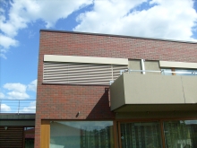 Fasado horizontalios žaliuzės su nuotoliniu valdymu