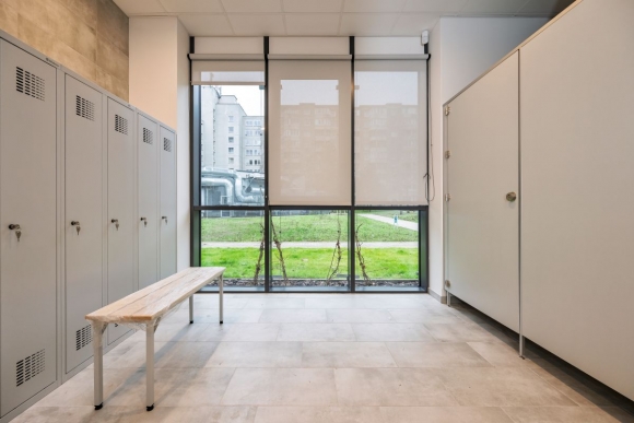 Screen roletai darželyje