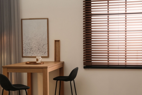 Atrinktos medinės žaliuzės su 50% nuolaida