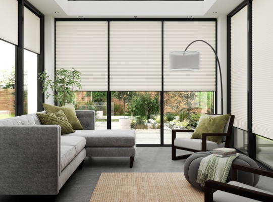 Šviesios plisuotos žaliuzės 