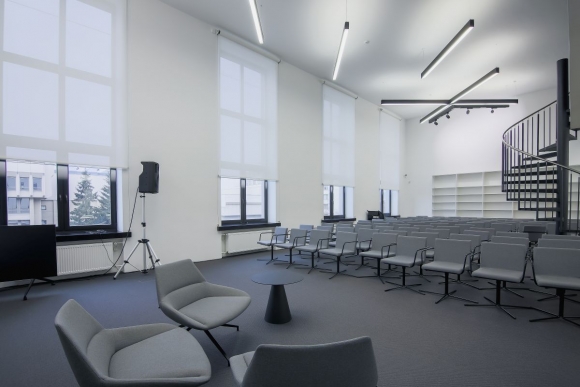 Roletai konferencijų salėje